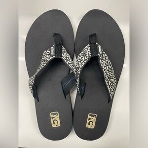 Teva size 9 mush flip-flops